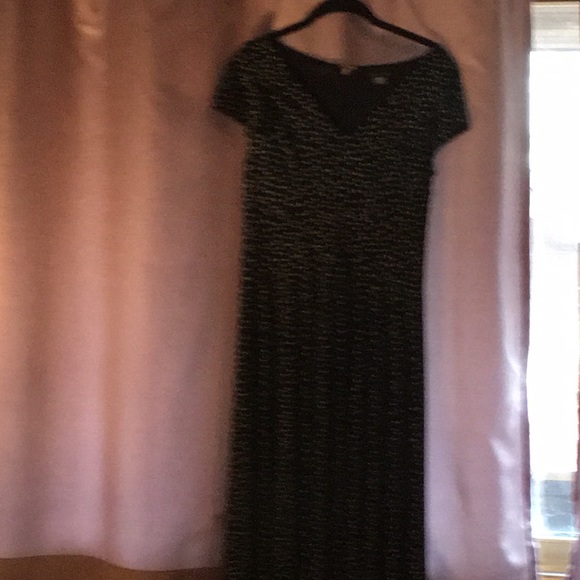 Dress - Picture 3 of 9